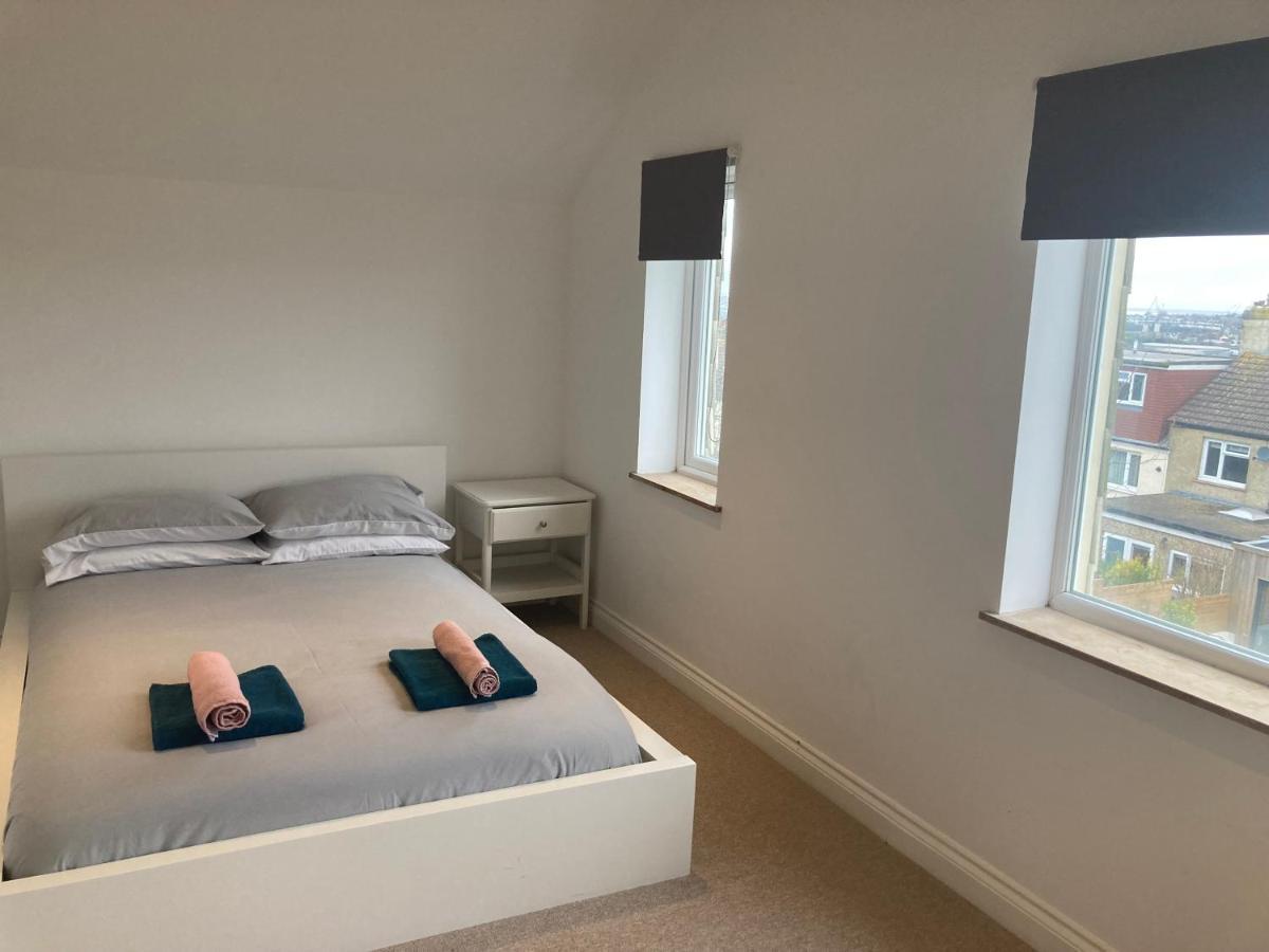 Bevendean Beach Hut - Modern 5 Bedroom House, With Parking Brighton Exterior photo